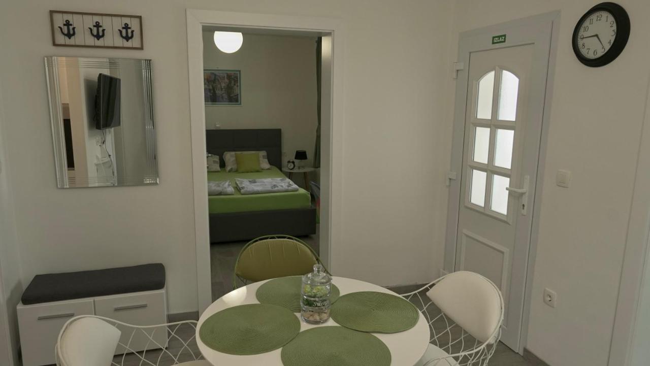 Apartments Bestak Krk Town Exterior foto